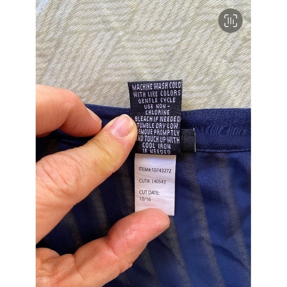 TORRID Women’s Navy Semi Sheer Shadow Stripe V-neck Roll Tab Sleeve Top 2X - Picture 6 of 6